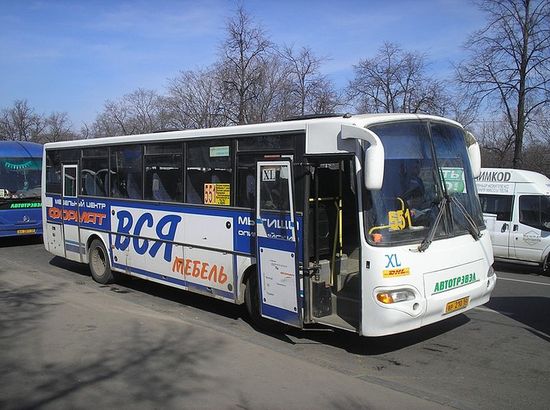 Автобус КАВЗ-4238 551 маршрута на конечной остановке у метро ВДНХ, 2008 год