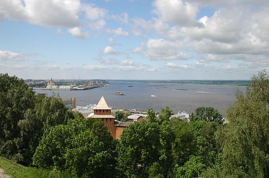 Вид на слияние рек Оки и Волги со стороны Нижегородского кремля