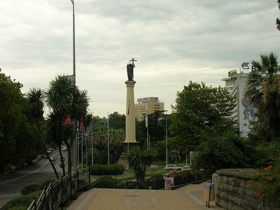 Монумент Архангела Михаила — небесного покровителя города