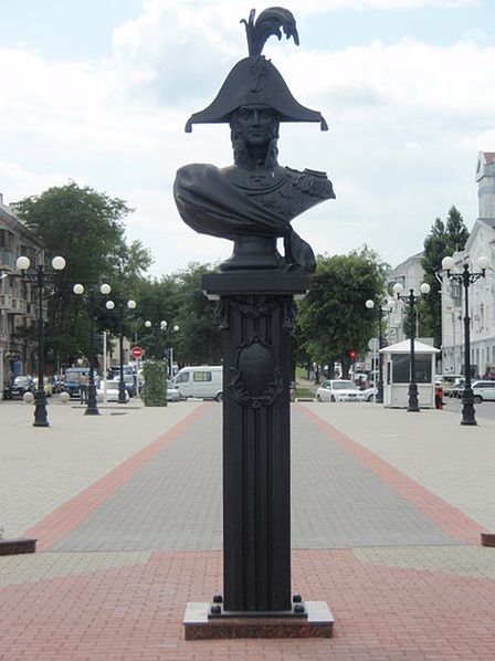 Памятник адмиралу М. П. Лазареву