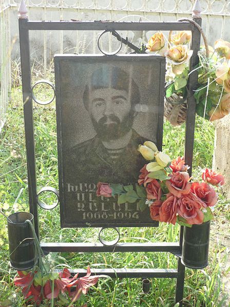уроженец села Хачикян С. погиб во время карабахской войны