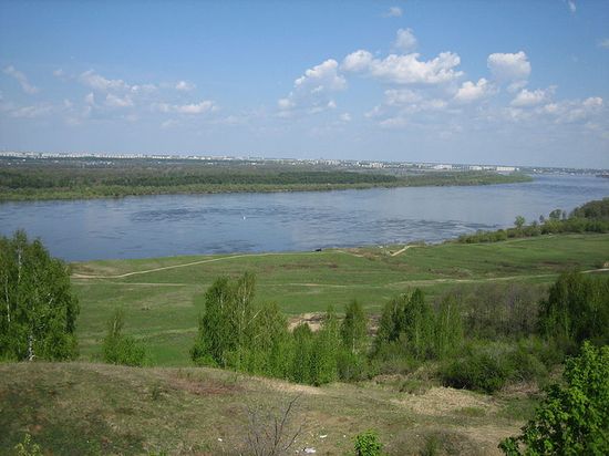 Вид на Дзержинск с противоположного, высокого берега Оки