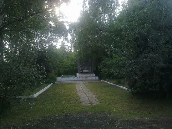 Файл:Памятник погибшим в ВОВ односельчанам в селе Образцово.jpg