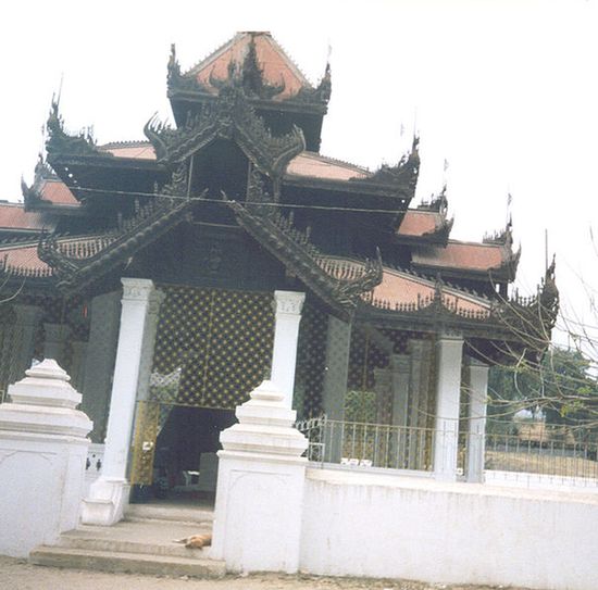 Буддийский храм в Мандалае