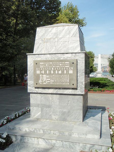 Памятник капитану Н. И. Сипягину