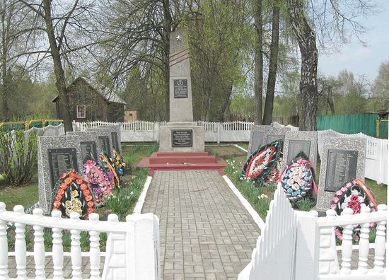 Братское кладбище, на котором похоронен М. Г. Селезнёв