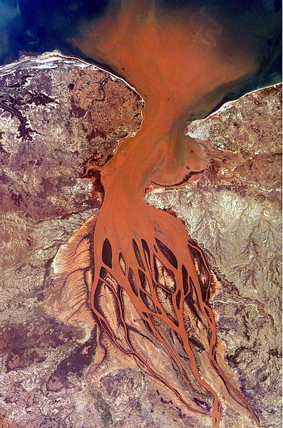 Вид из космоса на дельту Бецибуки и бухту Бумбетука