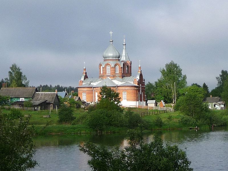 Церковь Усекновения главы Иоанна Предтечи (1899—1903) на берегу Ивановского пруда, образованного Пружёнкой