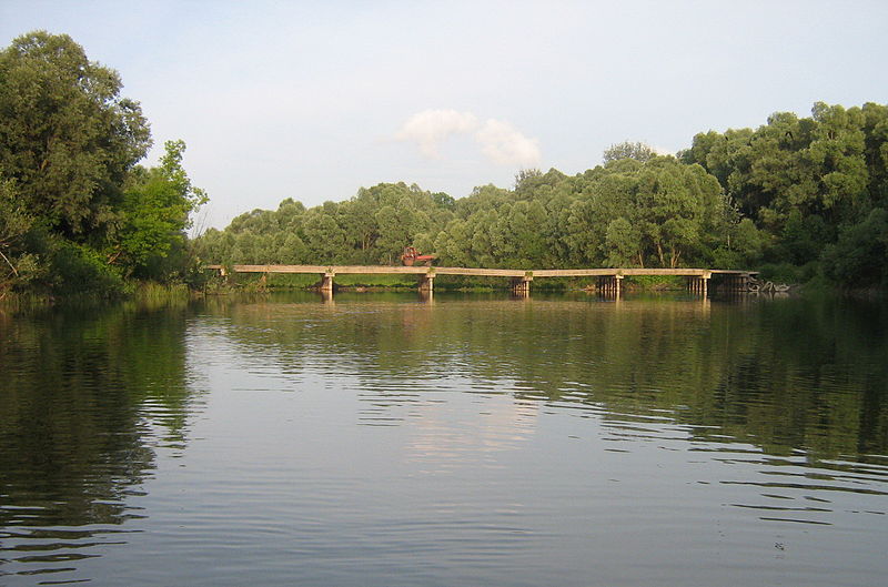 Мост через реку в районе села Хижки