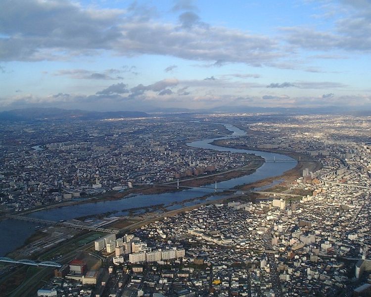 Река Ёдо в районе Миякодзима города Осака