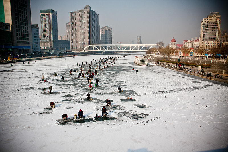 Зимняя рыбалка на Хайхэ в Тянцзине