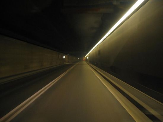 Автомобильный тоннель под перевалом Сен-Готард