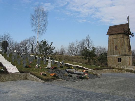 Монумент посвящённый памяти жертв голодомора 1932—1933 гг.