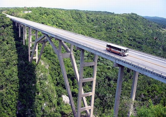 Мост на Кубе, соединяющий провинцию Матансас с провинцией Гавана